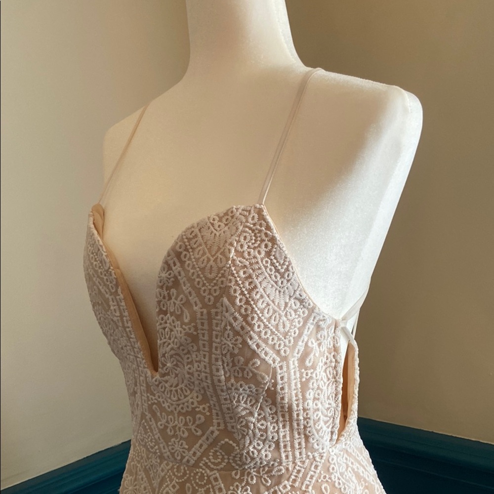 Sale! Intricate Lace Dress, size L - Picture 5 of 14